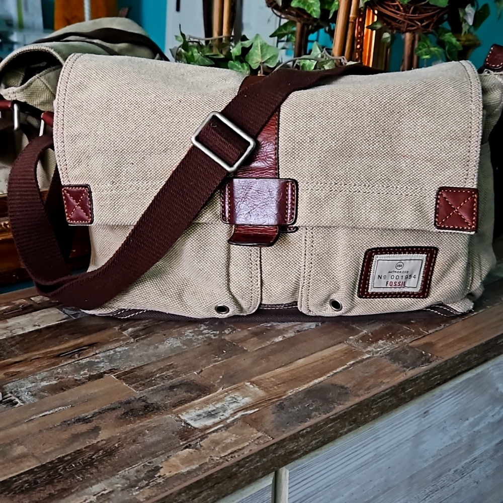 Fossil messenger bag